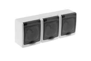 PAWBOL D.3114GGG/1 Gniazdo BETA potrójne białe dymna klapka IP44